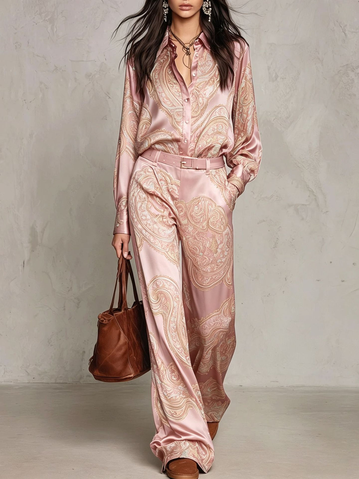 Two-piece Set Featuring A Satin Shirt And Trousers With A Vintage Paisley Print.